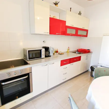 Casa de Férias House With Garden And Barbecue Grill In *