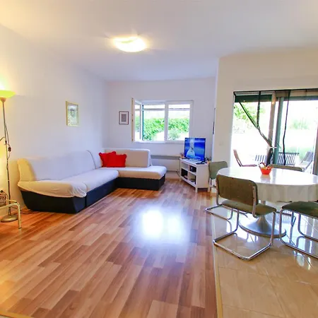 House With Garden And Barbecue Grill In * Murter