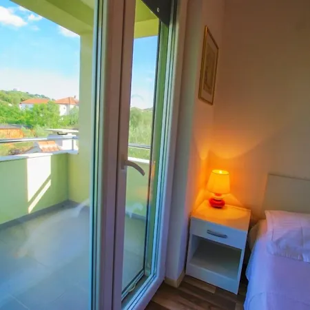 Holiday home House With Garden And Barbecue Grill In *