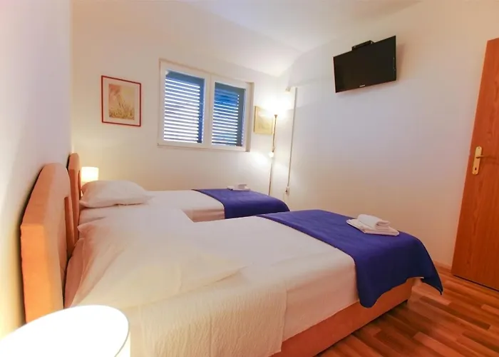 House With Garden And Barbecue Grill In Casa vacanze