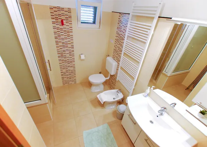 House With Garden And Barbecue Grill In Casa vacanze Murter