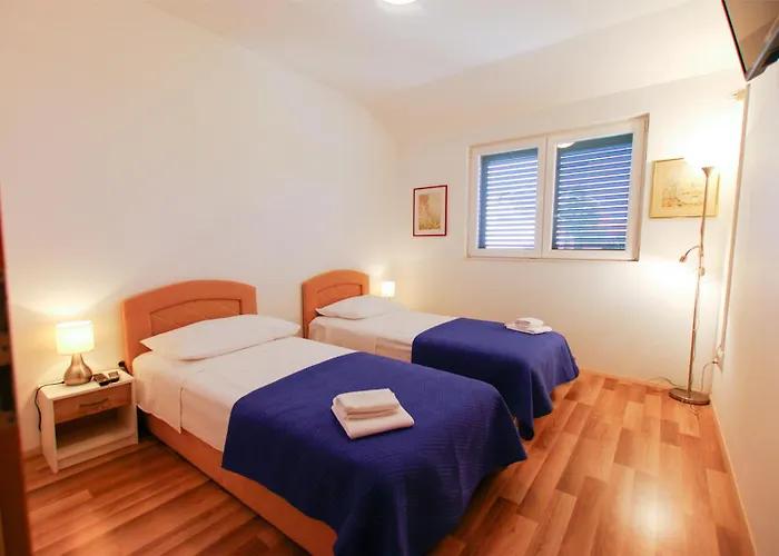 House With Garden And Barbecue Grill In Casa vacanze