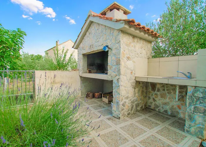 Casa vacanze House With Garden And Barbecue Grill In *