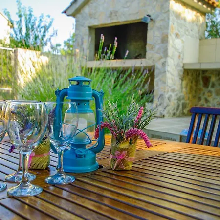 Semesterbostad House With Garden And Barbecue Grill In